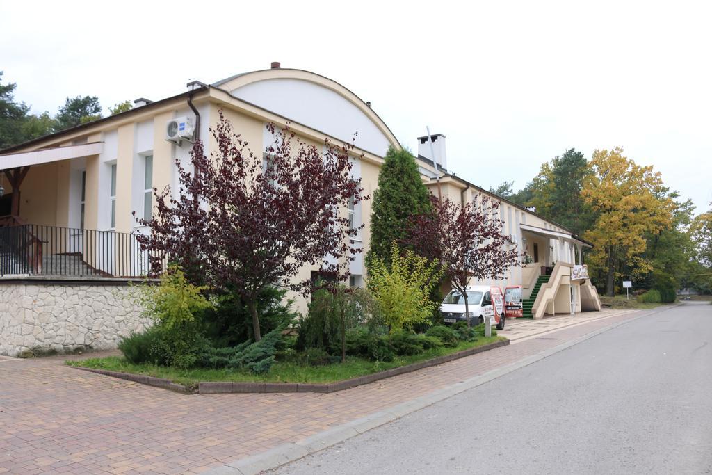Hotel Lachowka Krepiec Buitenkant foto