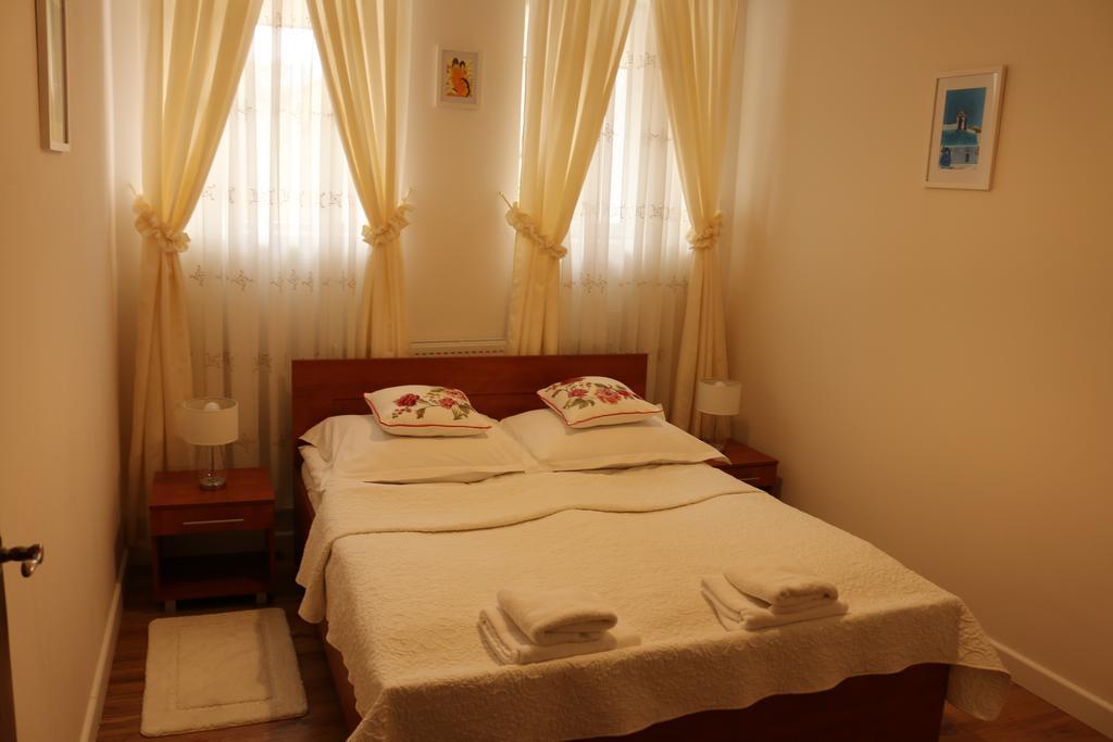 Hotel Lachowka Krepiec Buitenkant foto